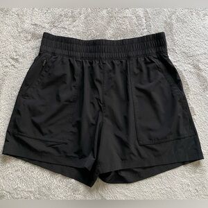 Athleta Wayfind Short Black Medium EUC